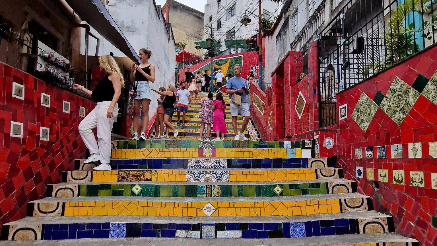 Die Stufen hinauf ins Viertel Santa Teresa: die Escadaria Selarón.