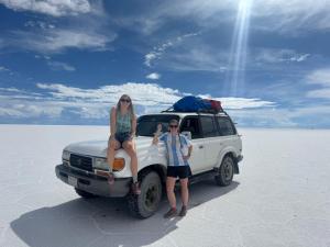 Der Jeep, die Salzwüste und wir.
