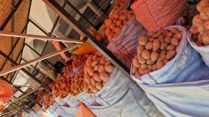 Kartoffeln gibt es in den Markthallen Boliviens einige. (Foto: vku)